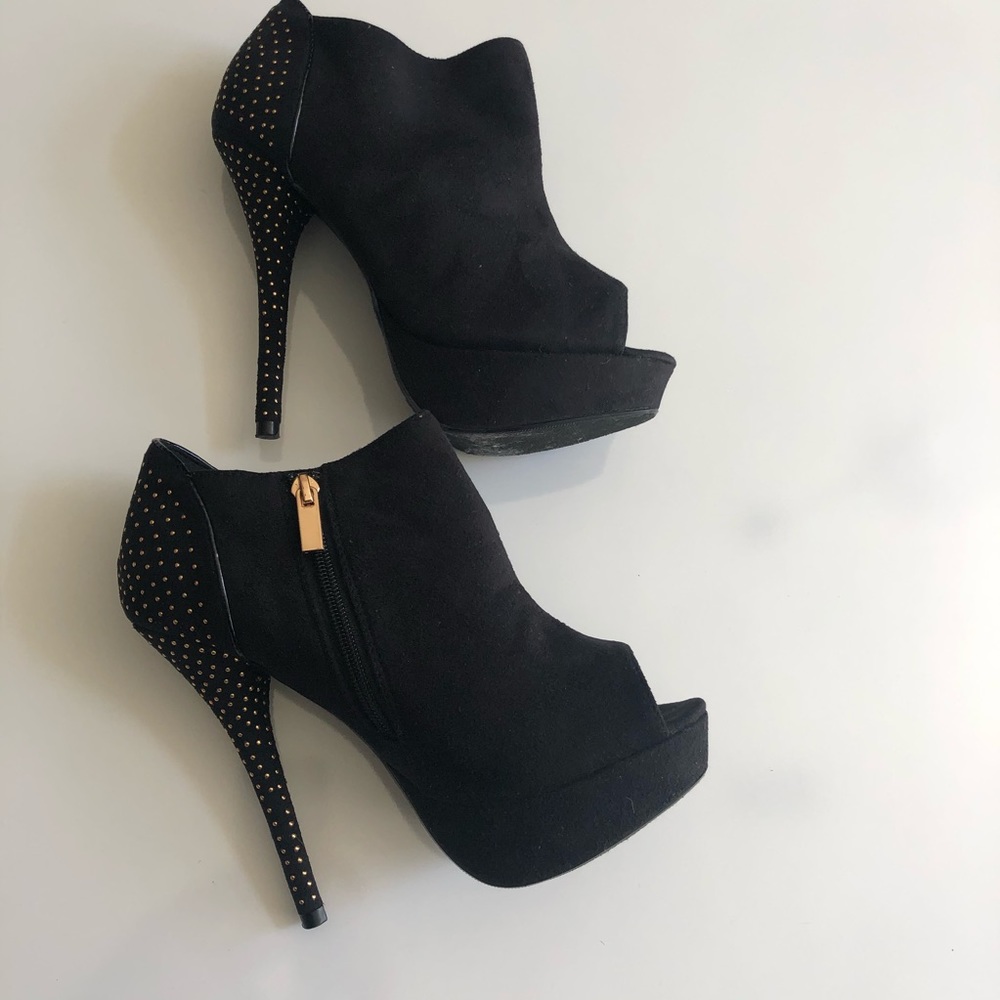 Speed limit 98. Shoes size 7 1/2